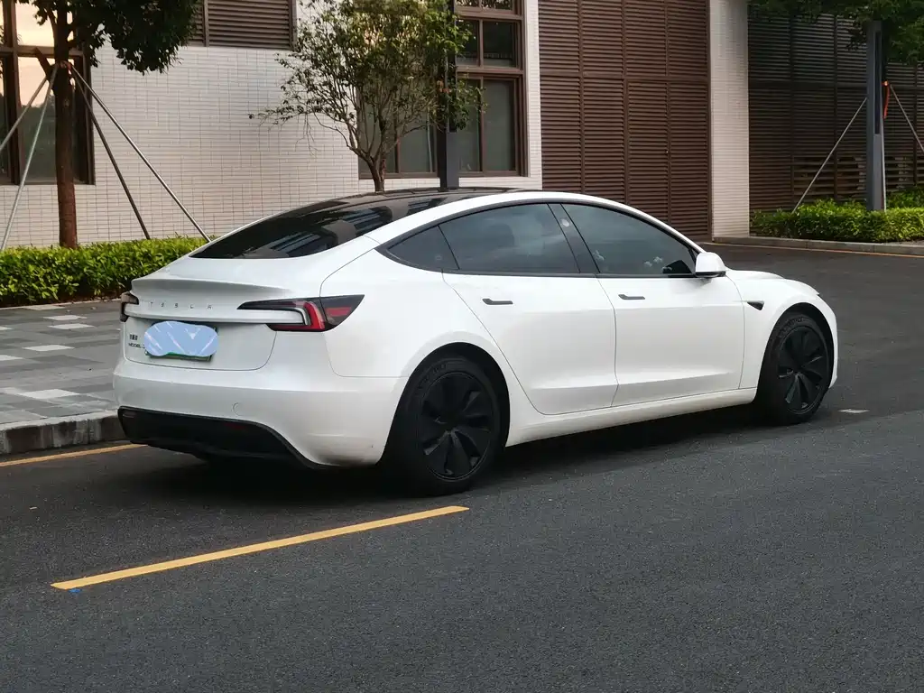 Tesla Model 3 — фото 4
