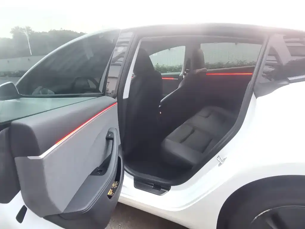 Tesla Model 3 — фото 10