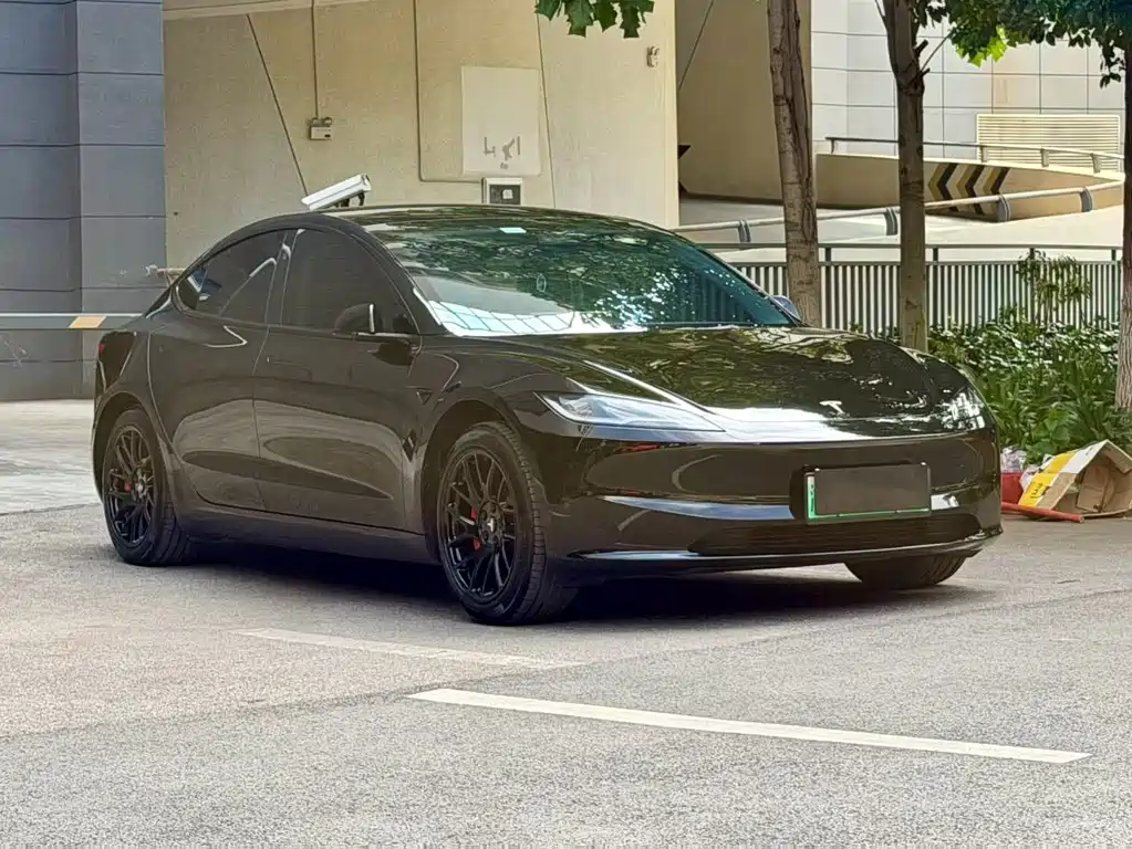 Tesla Model 3 — фото 3