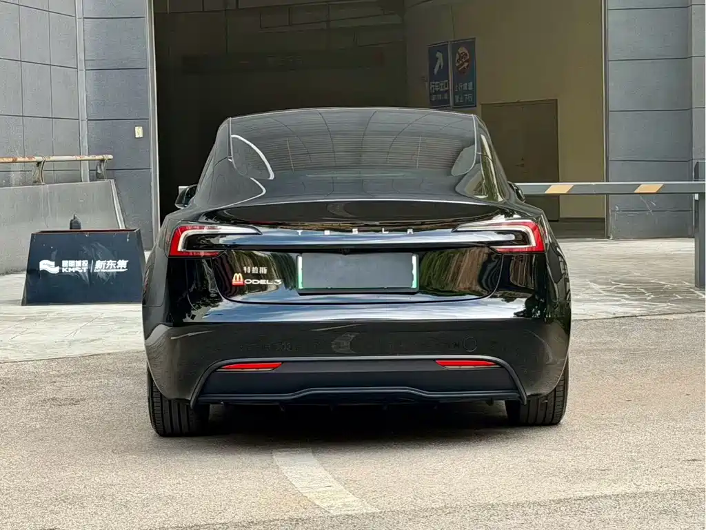 Tesla Model 3 — фото 5