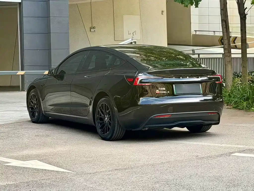 Tesla Model 3 — фото 6