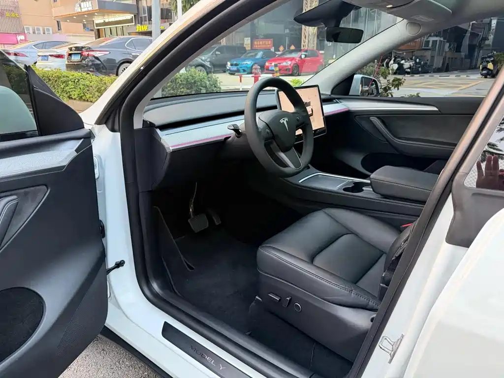 Tesla Model Y — фото 4