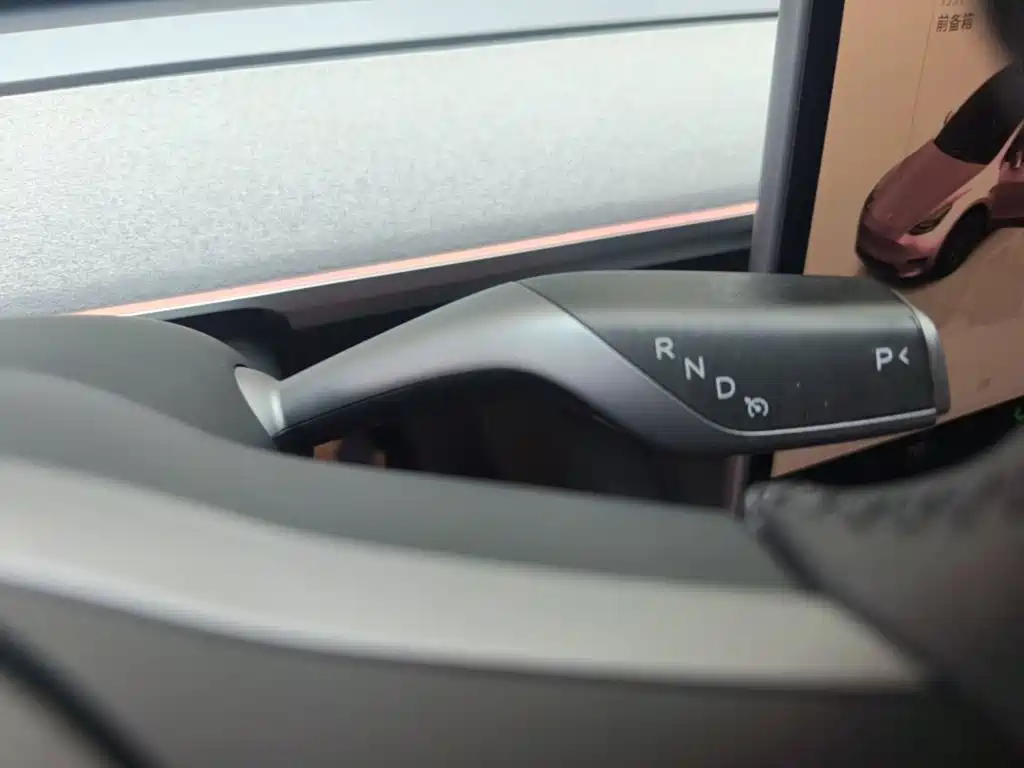 Tesla Model Y — фото 14