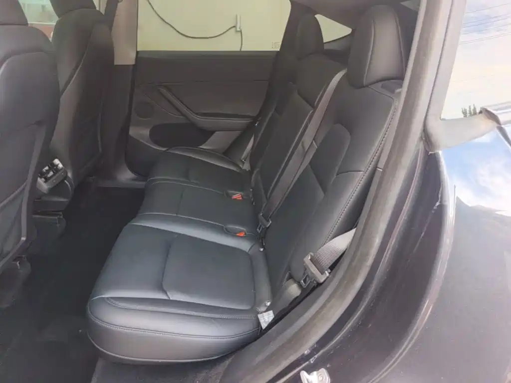 Tesla Model Y — фото 17