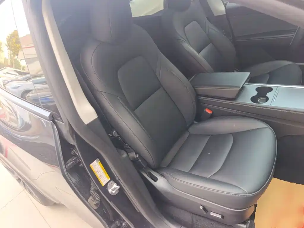 Tesla Model Y — фото 25