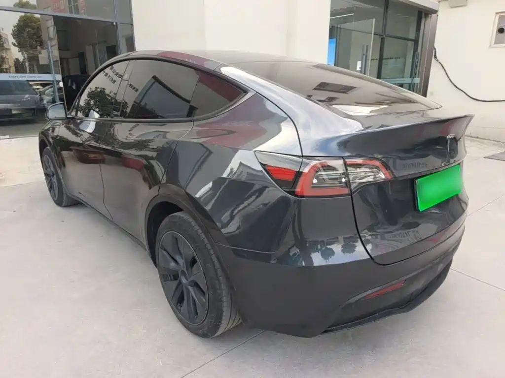 Tesla Model Y — фото 5