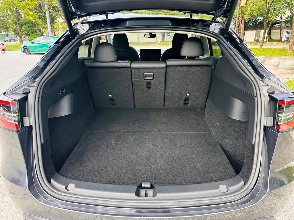 Tesla Model Y — фото 11