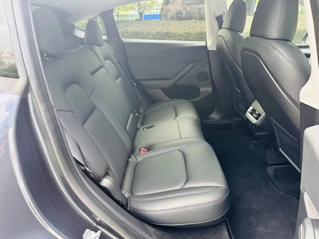 Tesla Model Y — фото 17