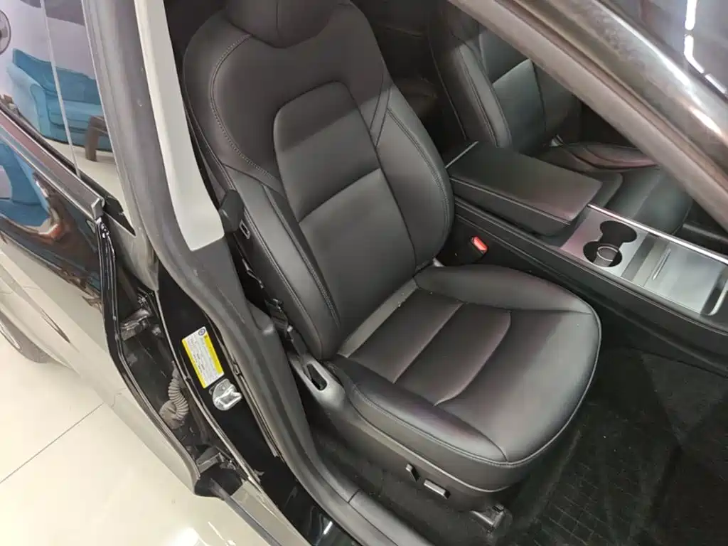 Tesla Model Y — фото 18