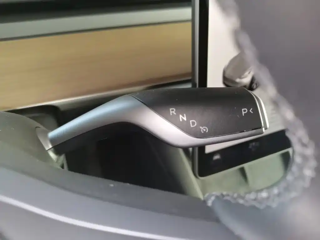 Tesla Model Y — фото 14