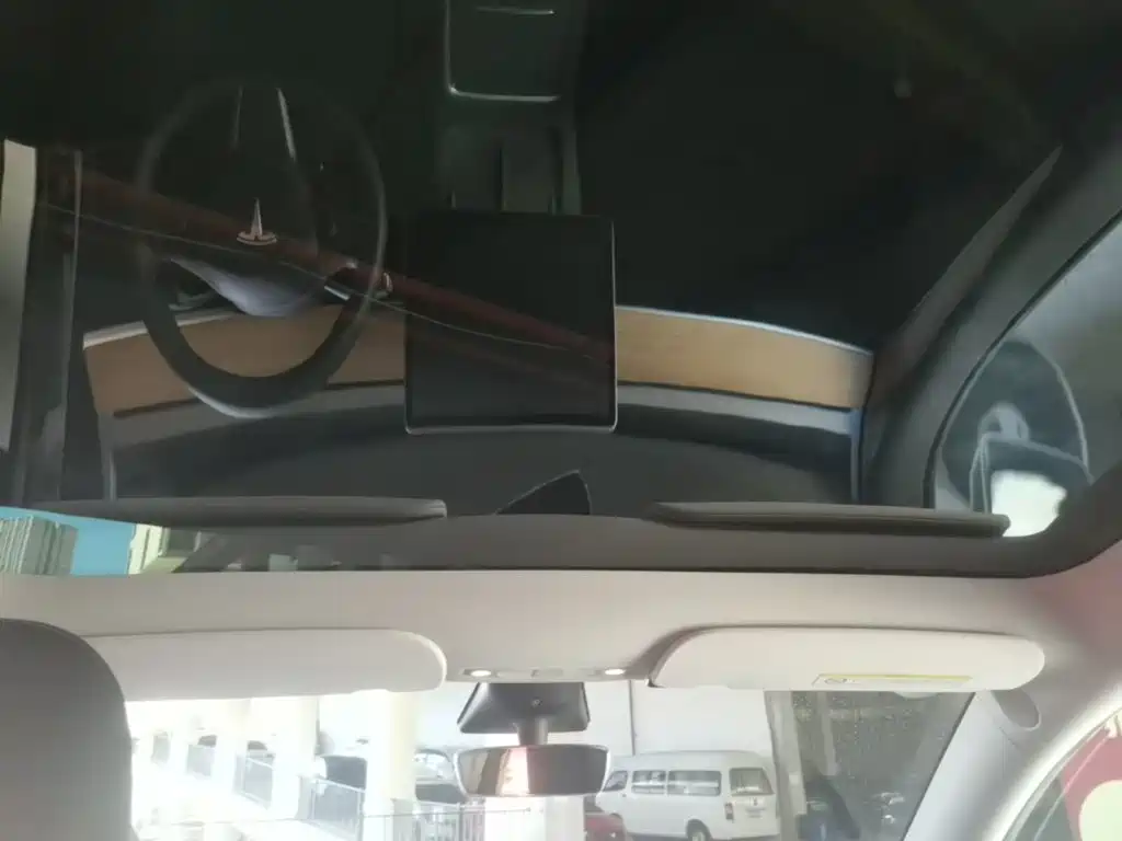 Tesla Model Y — фото 18