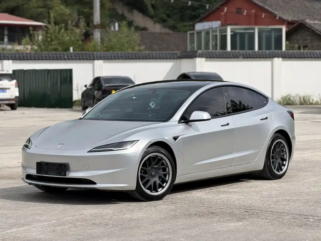 Tesla Model 3 — фото 2