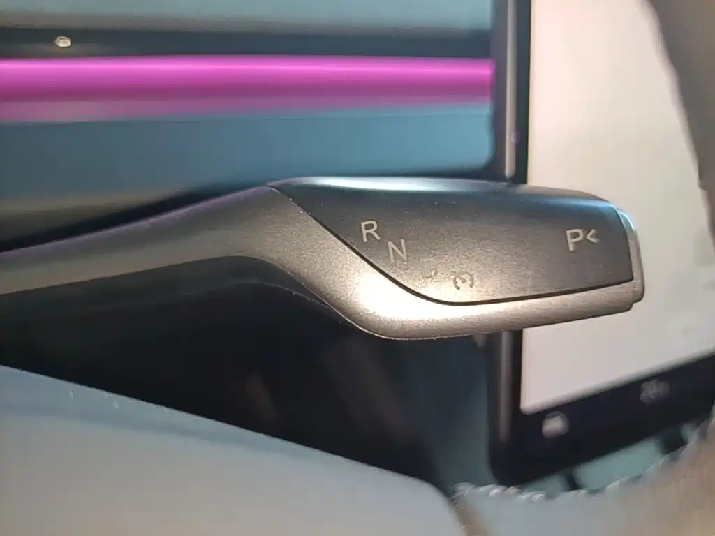Tesla Model 3 — фото 14