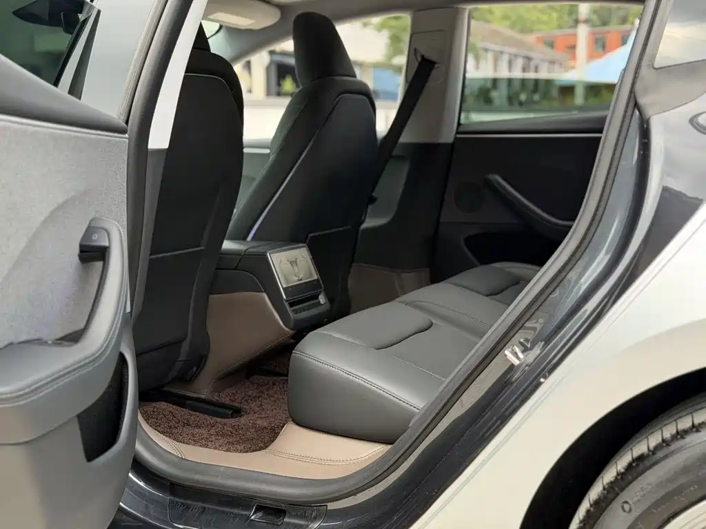 Tesla Model 3 — фото 17