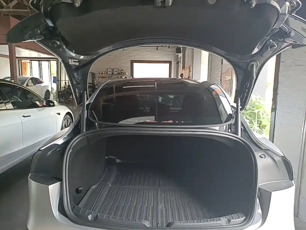 Tesla Model 3 — фото 19