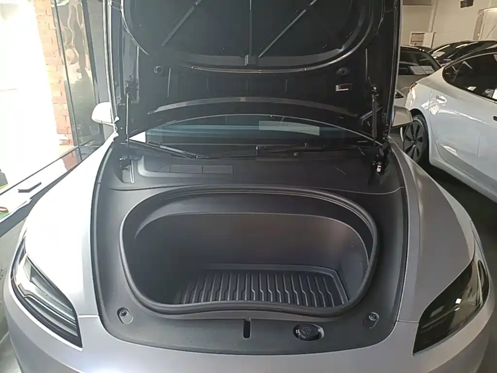 Tesla Model 3 — фото 20