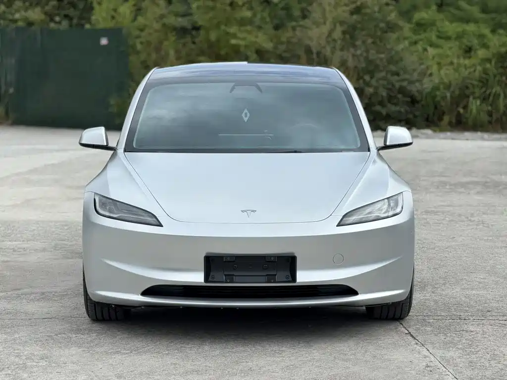 Tesla Model 3 — фото 3