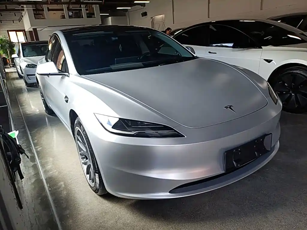 Tesla Model 3 — фото 4