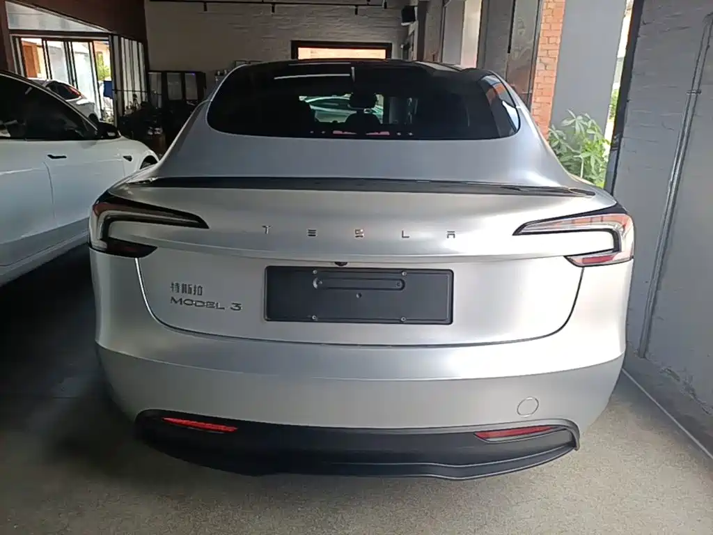 Tesla Model 3 — фото 6