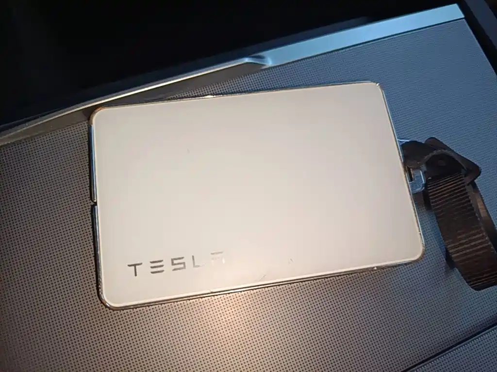 Tesla Model 3 — фото 9