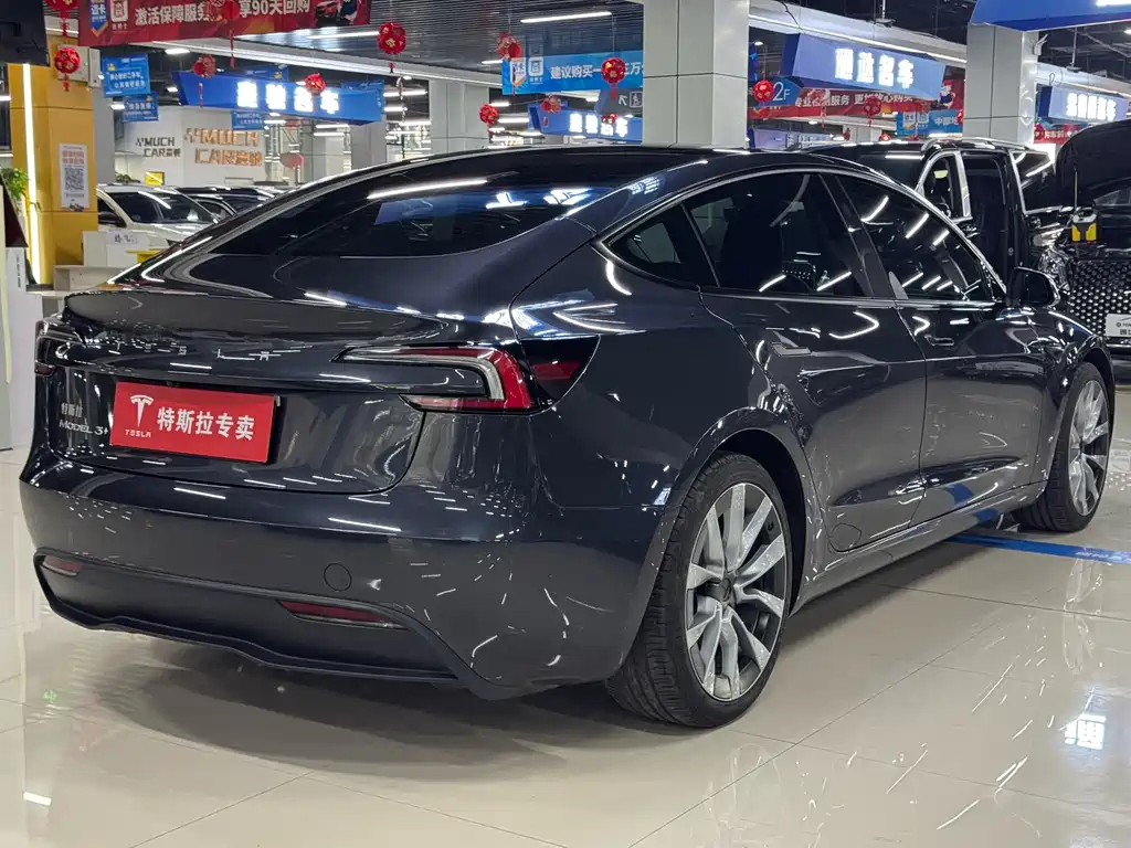 Tesla Model 3 — фото 9