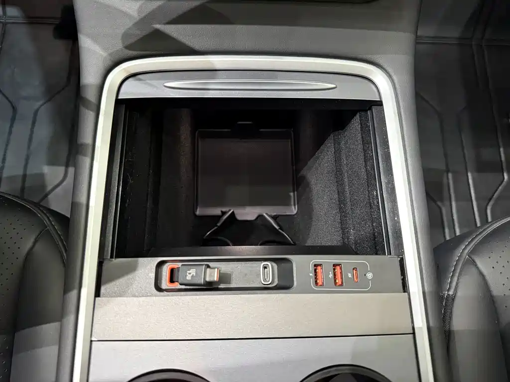 Tesla Model Y — фото 11