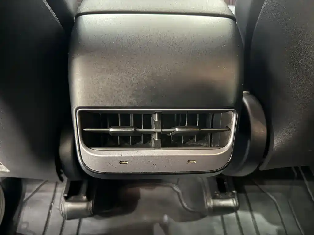 Tesla Model Y — фото 13