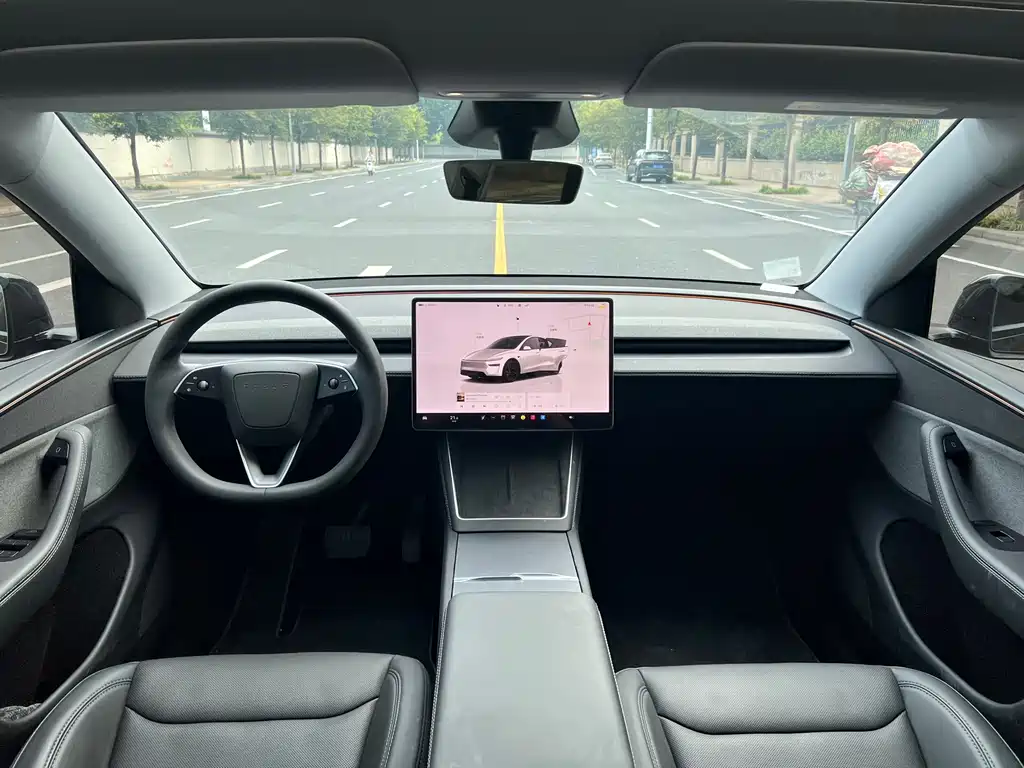 Tesla Model Y — фото 9