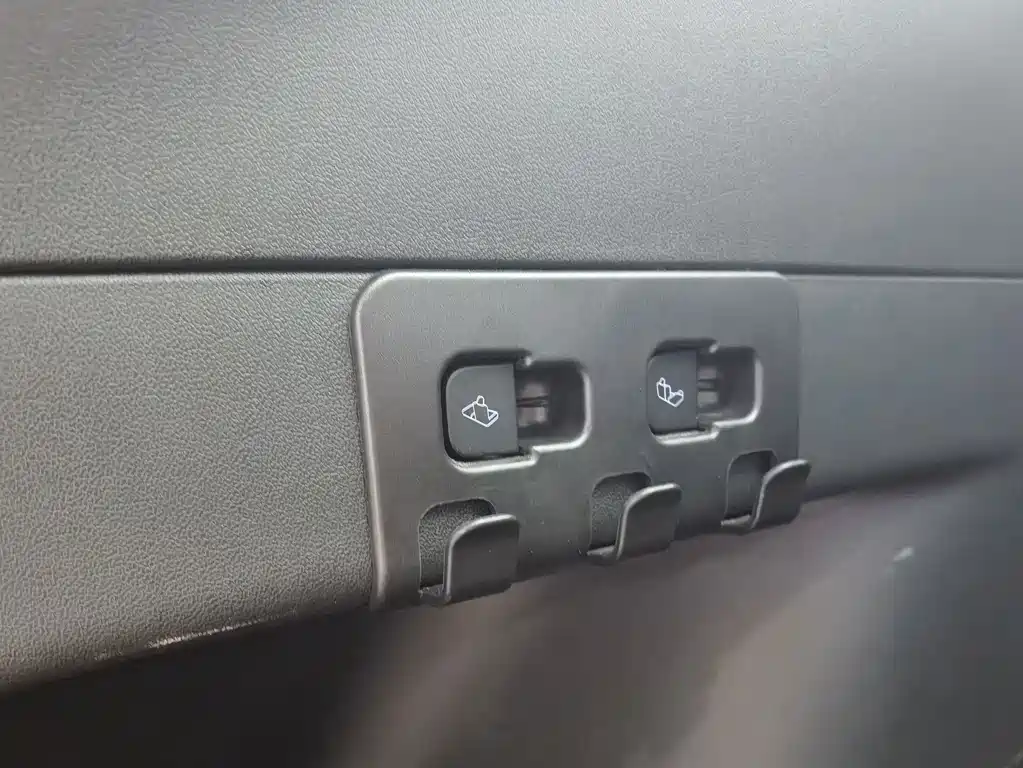 Tesla Model Y — фото 15