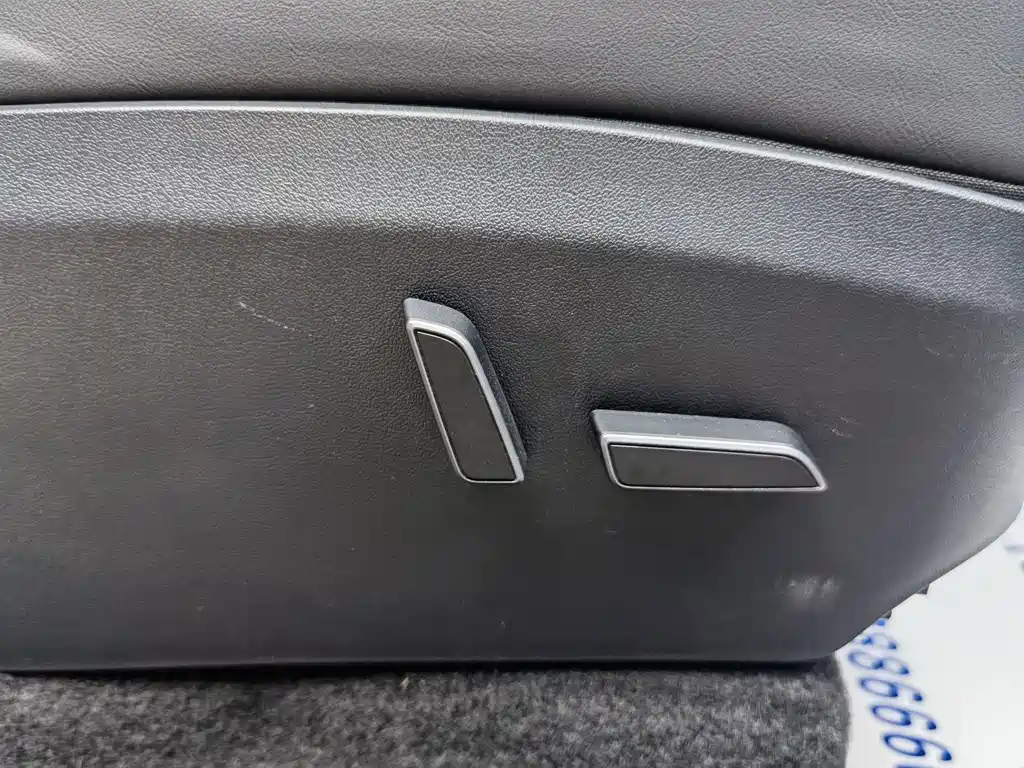 Tesla Model Y — фото 16
