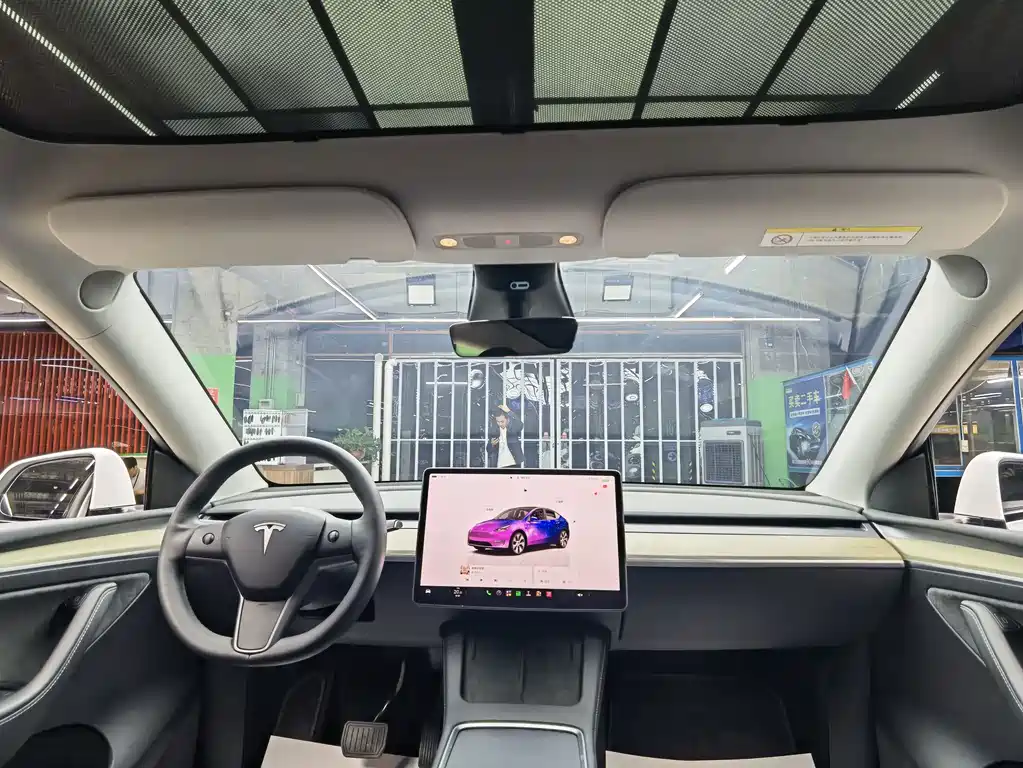 Tesla Model Y — фото 7