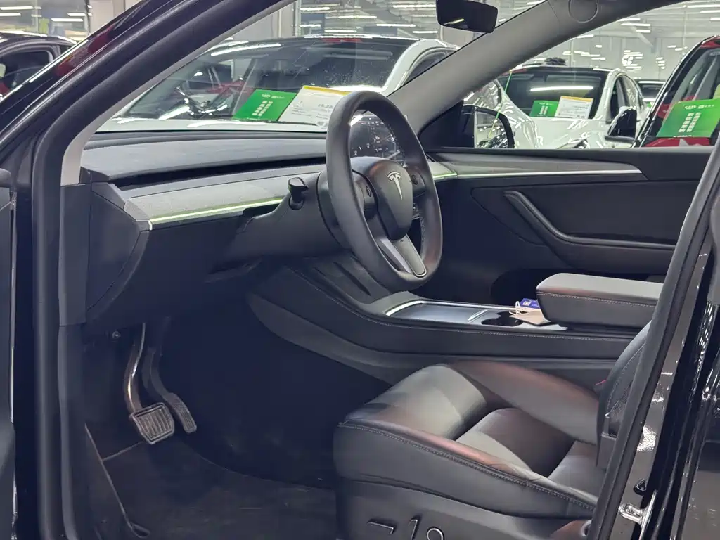 Tesla Model Y — фото 4