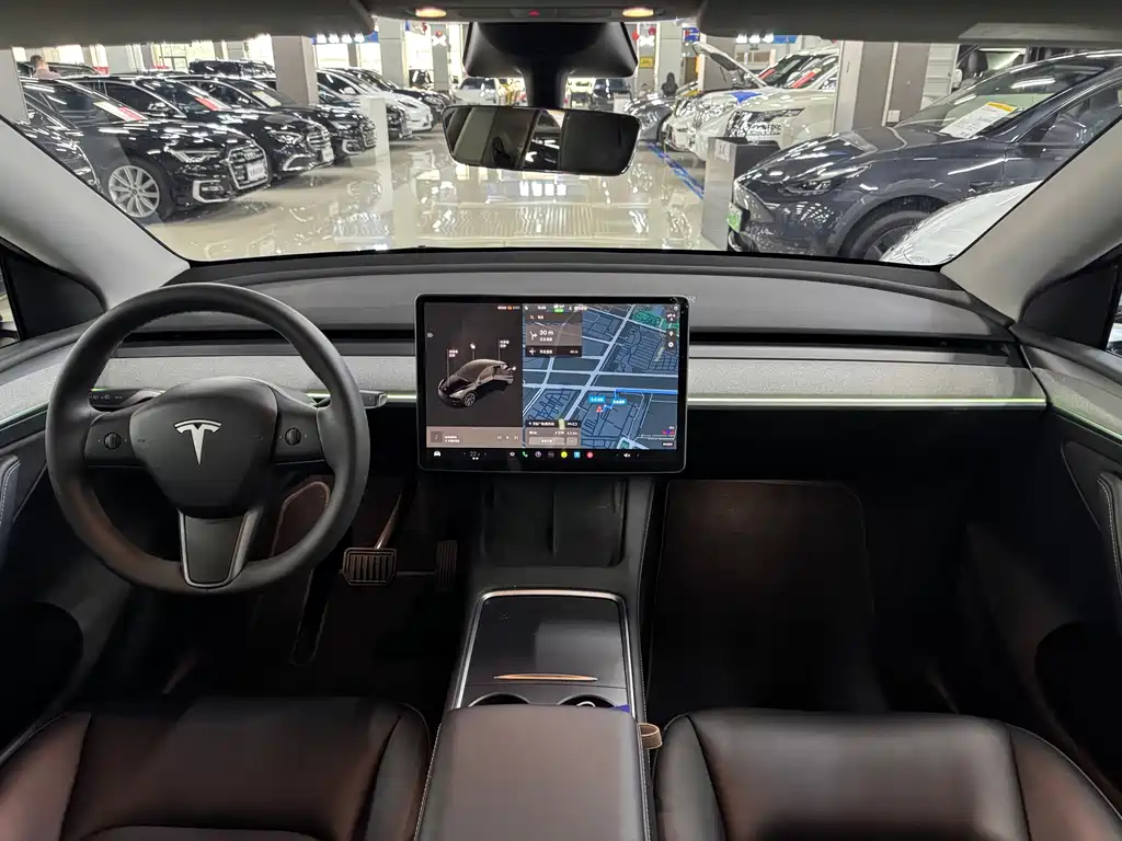 Tesla Model Y — фото 5