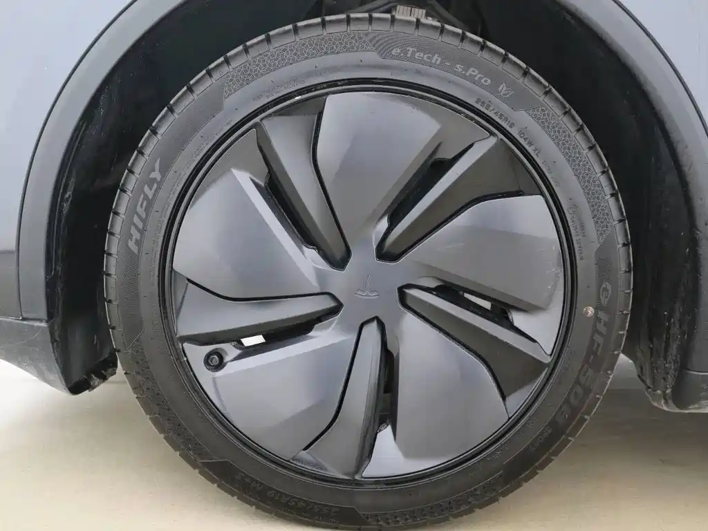 Tesla Model Y — фото 11