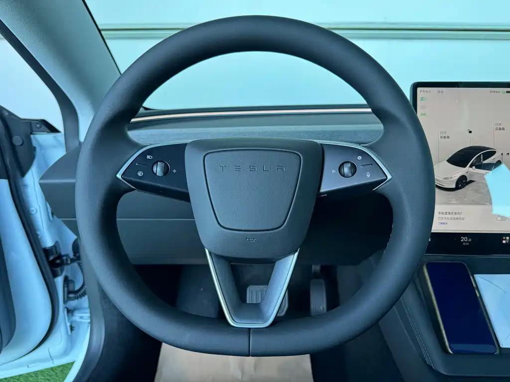 Tesla Model 3 — фото 4