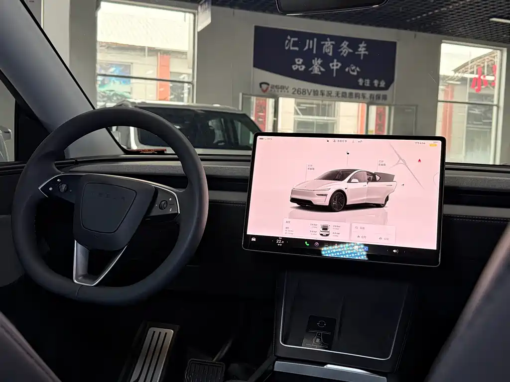 Tesla Model Y — фото 7