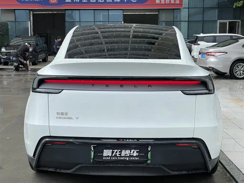 Tesla Model Y — фото 7