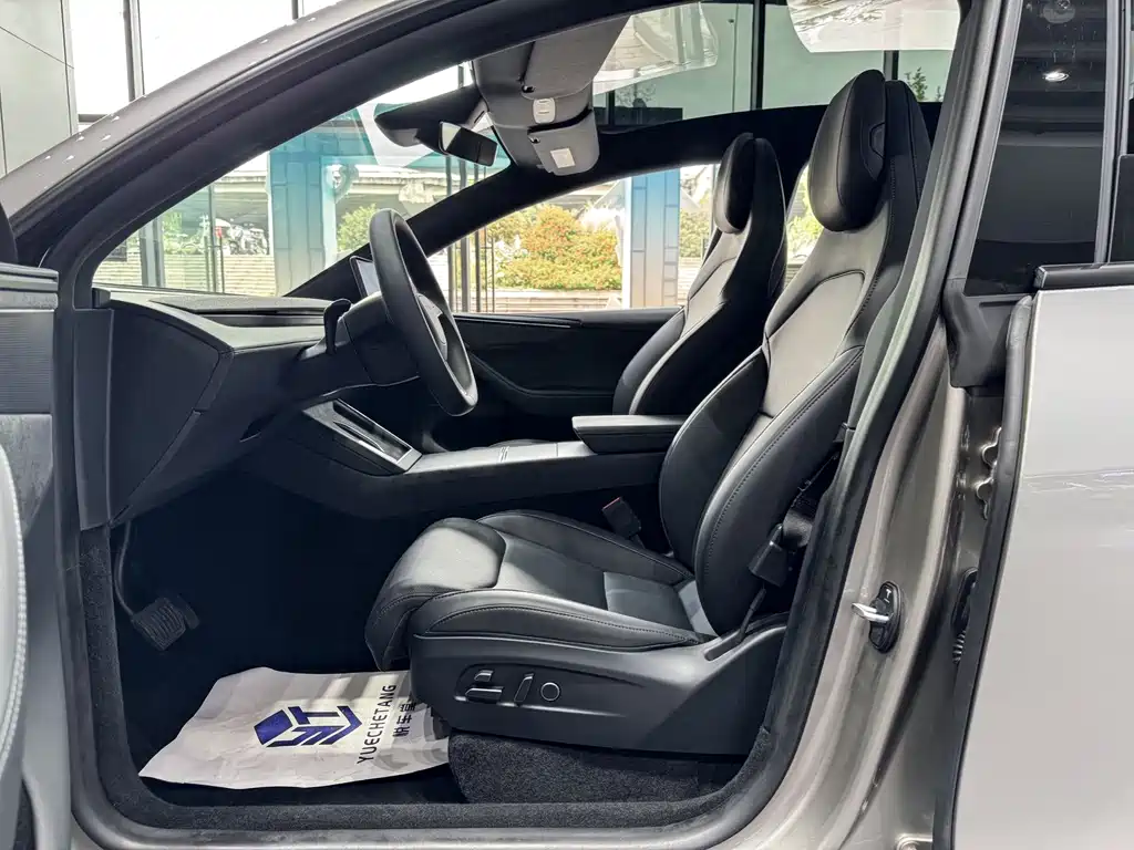 Tesla Model Y L — фото 6