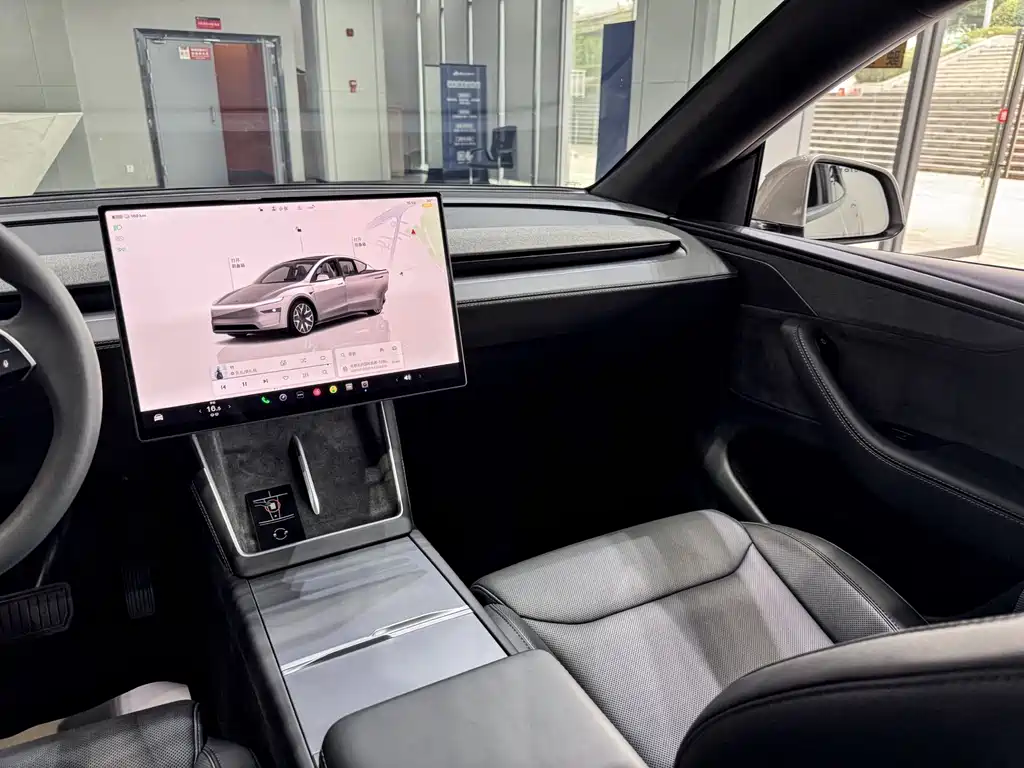 Tesla Model Y L — фото 9