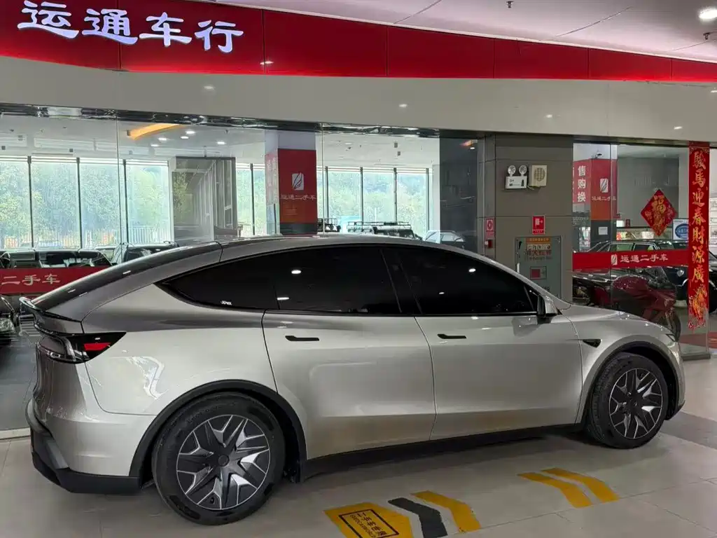 Tesla Model Y L — фото 3