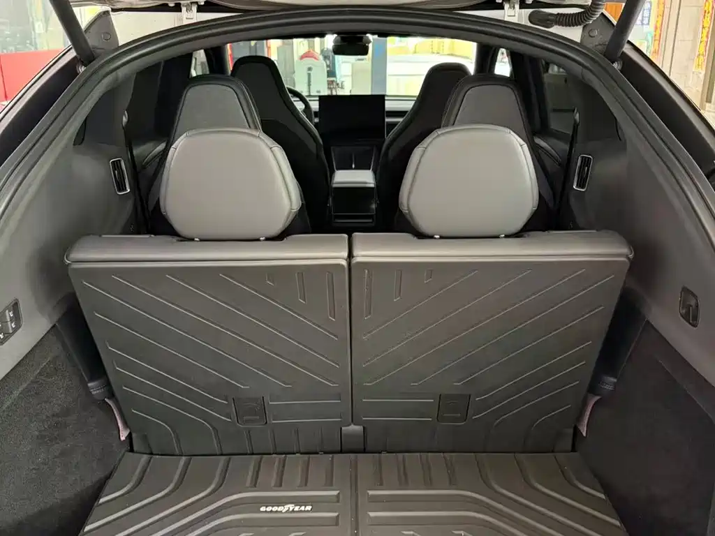 Tesla Model Y L — фото 4