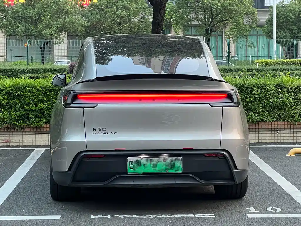 Tesla Model Y L — фото 6