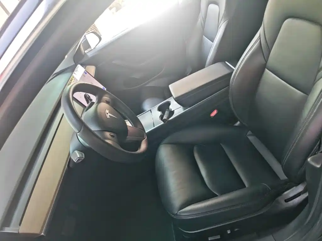 Tesla Model 3 — фото 11