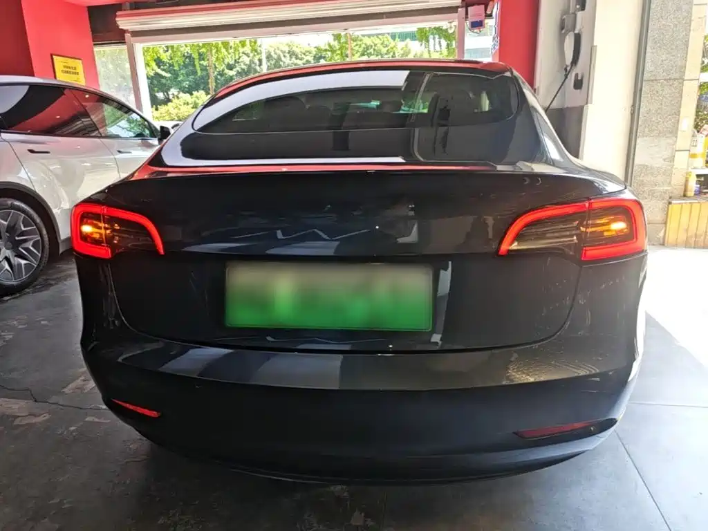 Tesla Model 3 — фото 4