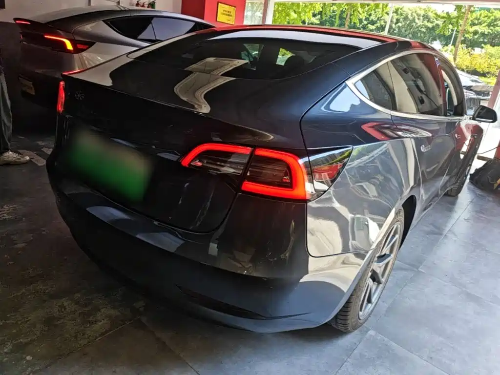Tesla Model 3 — фото 5