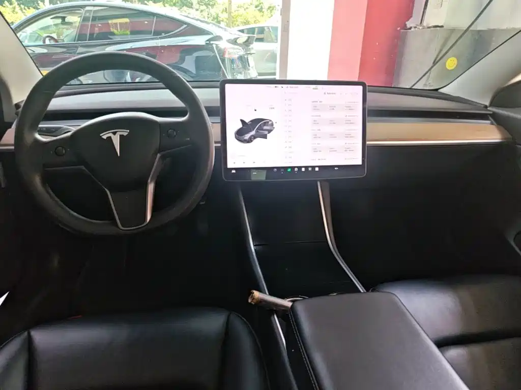 Tesla Model 3 — фото 6