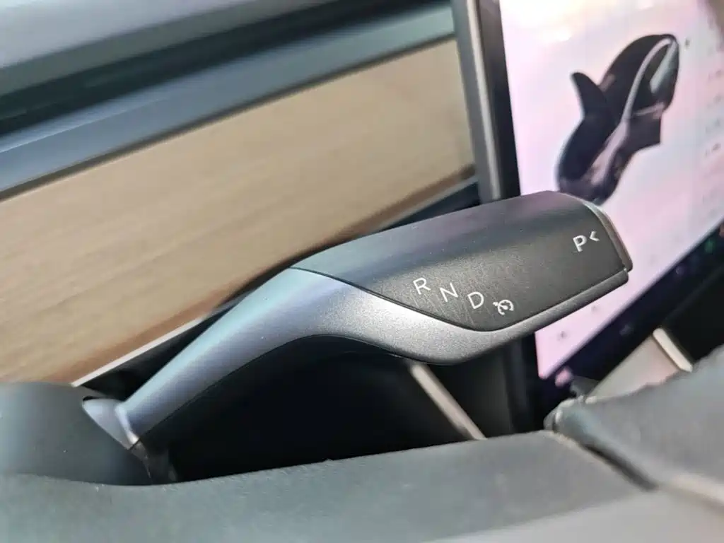 Tesla Model 3 — фото 10