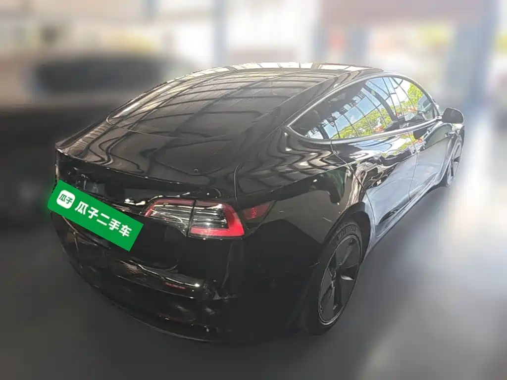 Tesla Model 3 — фото 10