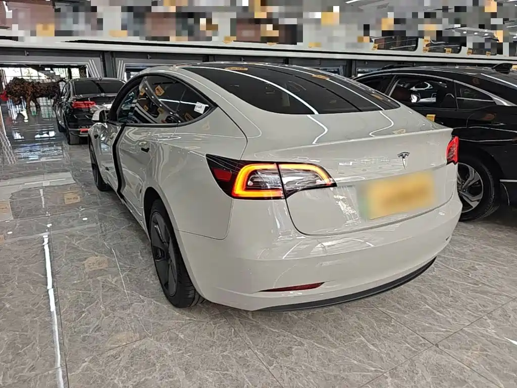 Tesla Model 3 — фото 5