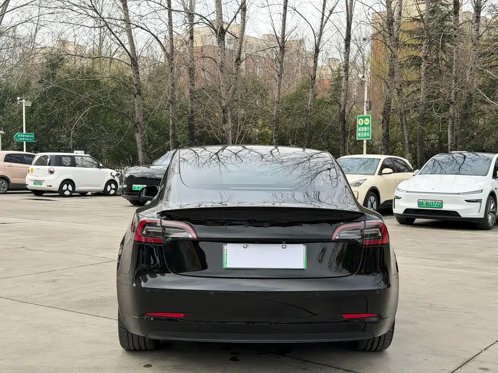 Tesla Model 3 — фото 8